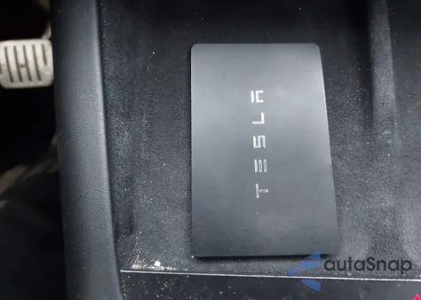 2021 Tesla Model S Plaid Tri Motor All-Wheel Drive z USA, uszkodzony, nr VIN 5YJSA1E6XMF431817